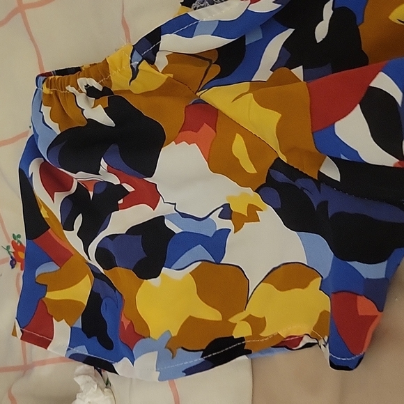 Multicolored Top - Picture 5 of 8